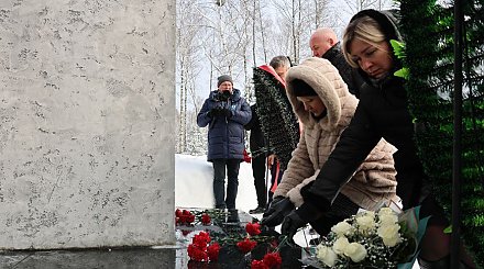 "Здесь будто застыл в вечности стон жертв геноцида". Митинг-реквием прошел в мемориальном комплексе "Ола"