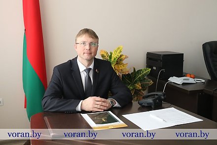 В рамках правового поля. С рабочим визитом Вороновский район посетил председатель экономического суда Гродненской области Эдуард Король