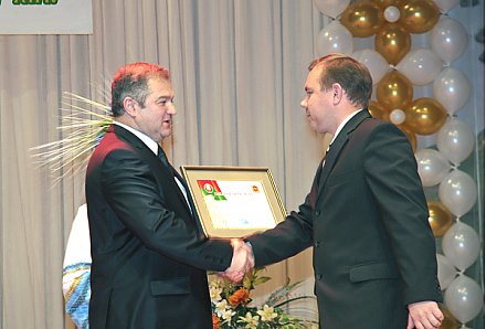 Честь и хвала труженикам села!