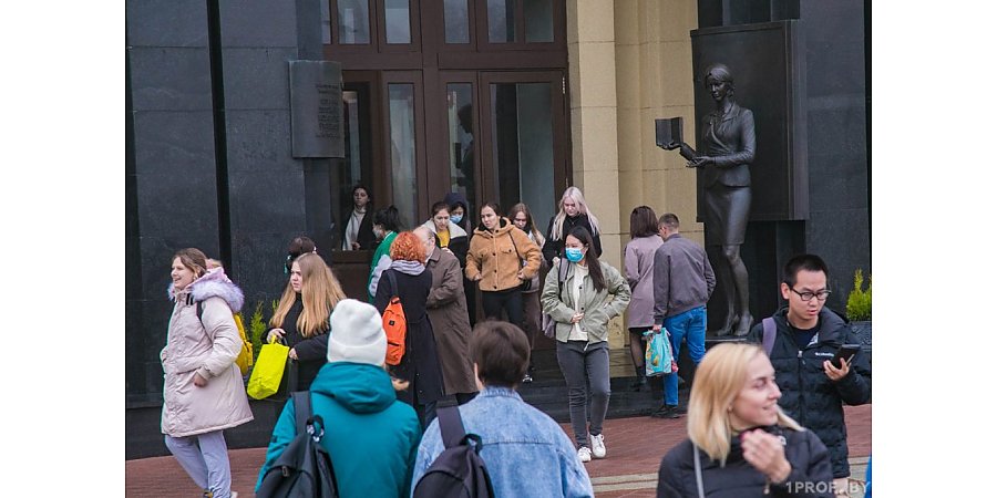 Белстат посчитал, сколько человек учится и преподает в школах, колледжах и вузах страны