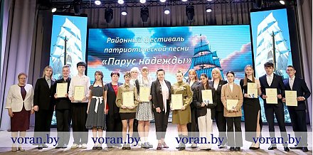 Голоса, несущие надежду. В Вороновском районном центре культуры и народного творчества прошел районный фестиваль патриотической песни «Парус надежды»