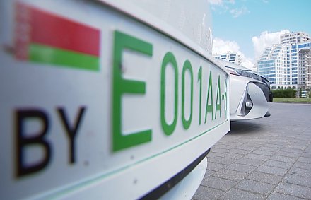 Зеленые номера для электромобилей стали выдавать в Беларуси. Какие еще бонусы ждут владельцев экотранспорта?