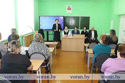 Парламентарий Надежда Хальцова, глава района Василий Шлык и лидер депутатского корпуса Елена Ганевич встретились с коллективом Клайшанской базовой школы