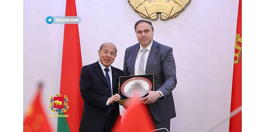 Рост товарооборота и развитие туристического потенциала. Владимир Караник встретился с Чрезвычайным и Полномочным Послом КНР в Республике Беларусь Се Сяоюном