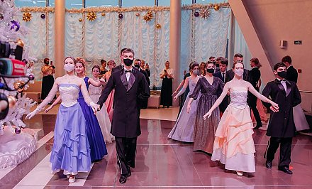 Блестящий бал для блестящей молодежи собрал в областной филармонии юношей и девушек со всей Гродненщины