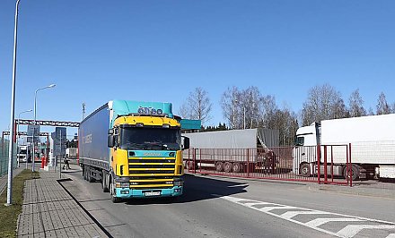Пробки на границе: тысячи фур скопились в пунктах пропуска из Беларуси в ЕС