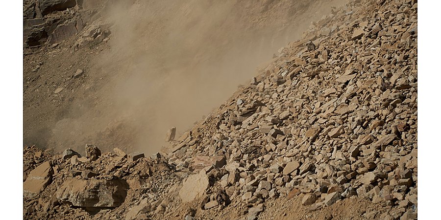 В Японии из-за оползня отрезанными от мира остаются почти 1,8 тыс. человек