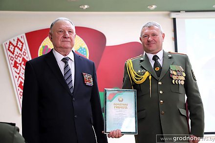 В Гродно состоялось торжественное собрание, посвященное 55-летию и увольнению в запас военного комиссара Гродненской области Вячеслава Раманенко