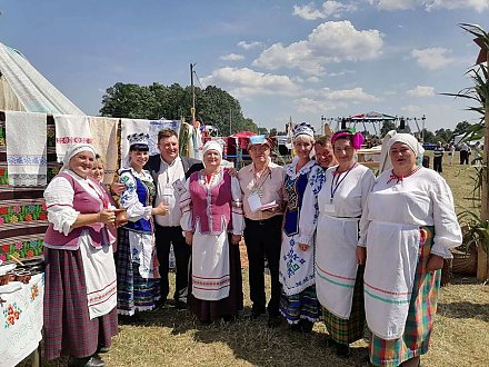 Жарты — па-аўцюкоўску  з воранаўскім каларытам