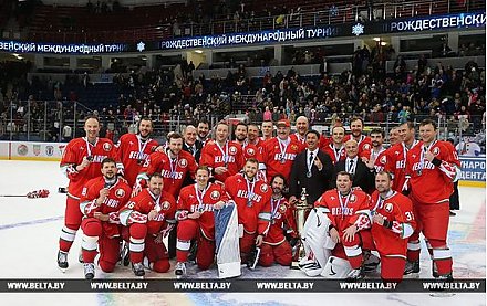 Хоккейная команда Президента Беларуси в десятый раз выиграла Рождественский турнир
