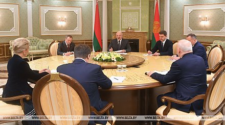 Строить жилье и развивать сельское хозяйство - Александр Лукашенко предложил Новгородской области новые проекты