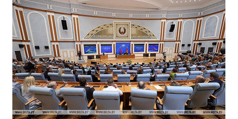 Александр Лукашенко: Беларусь прошла серьезное испытание на национальное единство