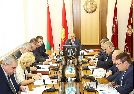 Вопросы подготовки сельхозорганизаций области к уборке зерновых и зернобобовых культур рассмотрены сегодня на заседании облисполкома