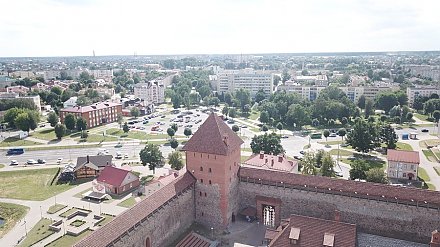 Панорама города с 25-метровой высоты, кирпич-пальчатка и покои князя. Юго-западная башня Лидского замка открыла двери