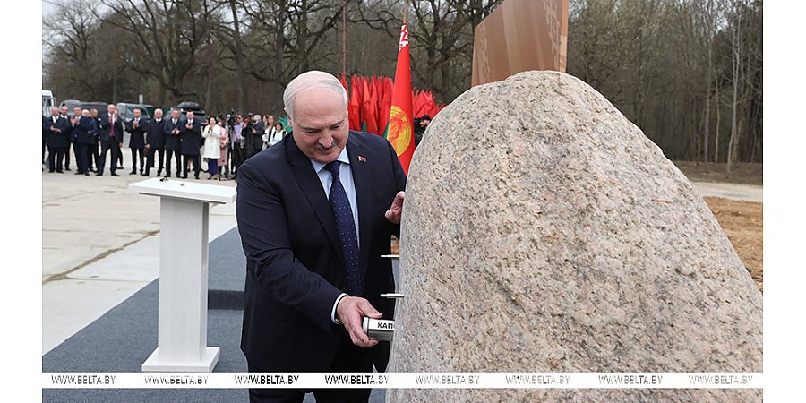 Капсула времени, медицина для всех и "чудо" стекольщиков. Подробности рабочей поездки Александра Лукашенко в Гродно