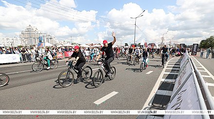 "Viva Ровар". Минчане и гости столицы погрузились в атмосферу велокарнавала