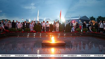 Тысячи человек приняли участие в митинге-реквиеме в Брестской крепости