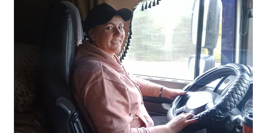 "Горжусь собой, когда вижу руки в мазуте". Жительница Минской области ведет бизнес в сфере грузоперевозок