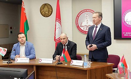 В ГрГМУ прошла диалоговая площадка с помощником Президента – инспектором по Гродненской области Юрием Караевым