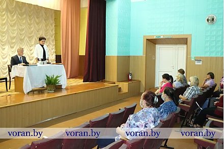 Сенатор Игорь Гедич провел встречу с жителями агрогородка Конвелишки