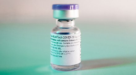 ВОЗ: польза вакцинации от COVID-19 превышает возможный риск осложнений