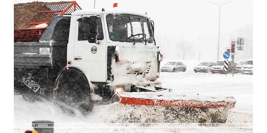 МВД: водителям запрещается опережать снегоуборочную технику