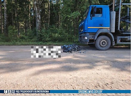 В Ивьевском районе мотоциклист погиб после столкновения с «МАЗом»