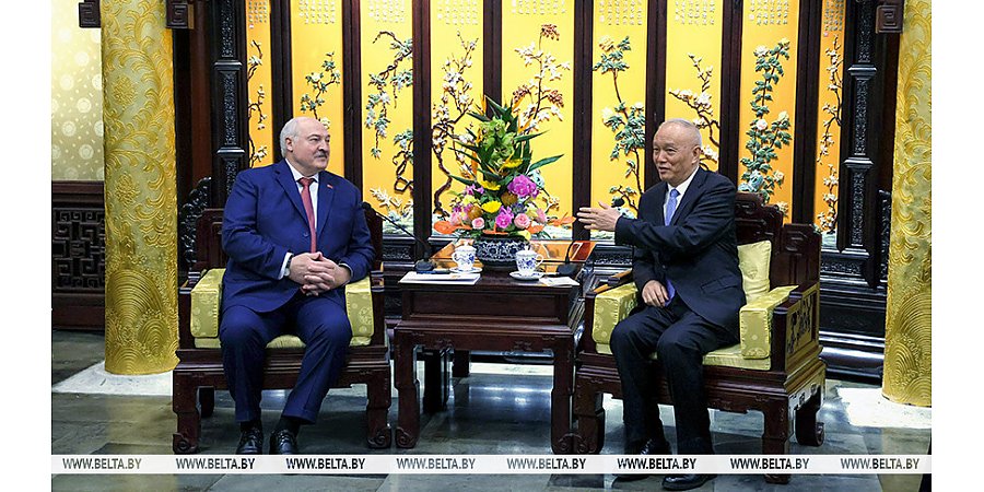 Александр Лукашенко в Пекине встретился с членом Постоянного комитета Политбюро ЦК КПК Цай Ци
