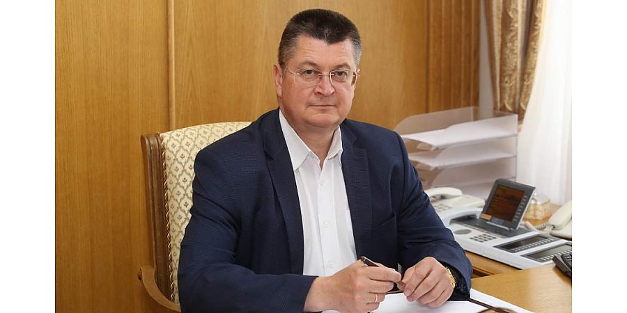 Расчистка снега и вопросы ЖКХ. Субботнюю прямую линию с жителями Гродненщины провел управляющий делами облисполкома Иван Курман