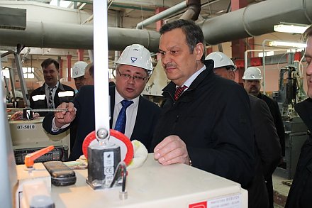 Вице-премьер Беларуси Анатолий Калинин с рабочим визитом посетил ОАО «Стеклозавод «Неман»