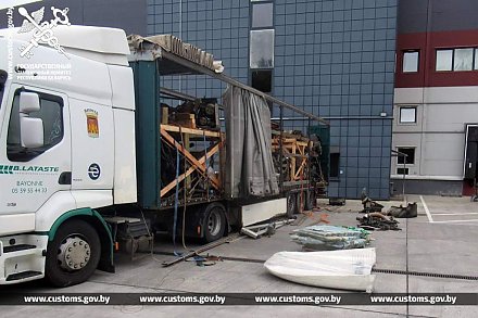 Литовский перевозчик пытался ввезти в Беларусь незадекларированные автозапчасти на сумму более 215 тысяч рублей
