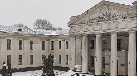 Часы, шпалеры, мебель XVI века представят на выставке новых приобретений в Гродненском музее