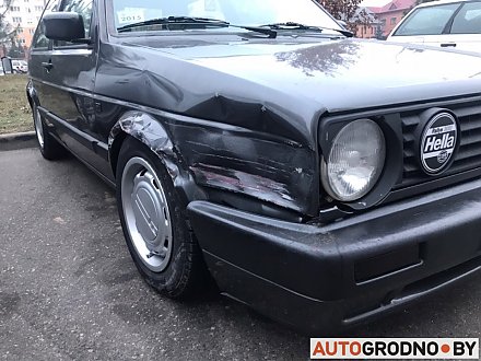 Ночью в Гродно владелец BMW лихо разбил несколько автомобилей. В том числе собственный