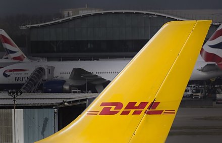 DHL приостановила доставку посылок в Россию и Беларусь