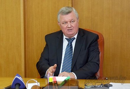 Прямую телефонную линию провел первый заместитель председателя облисполкома Иван Жук