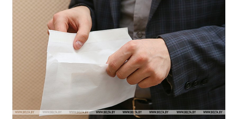 Замдиректора предприятия в Гродненской области получил более $100 тыс. взятками: дело направлено в суд