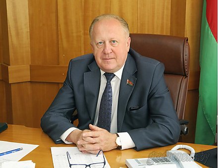 Прямую телефонную линию провел заместитель председателя облисполкома Виктор Лискович