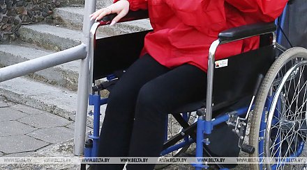 Кто может получить кресло-коляску бесплатно, рассказали в Минтруда