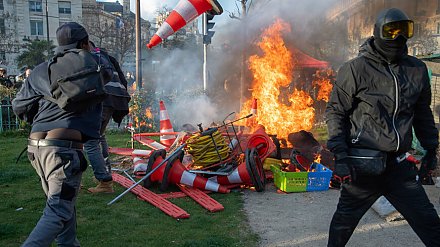 Ущерб от протестов против пенсионной реформы подсчитали в Париже