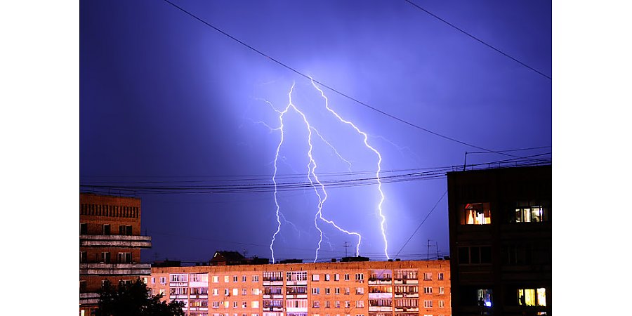 Памятка МЧС: действия при грозе