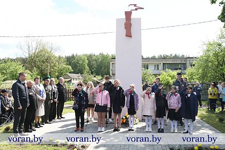 Герои вне времени. Обелиск в агрогородке Жирмуны