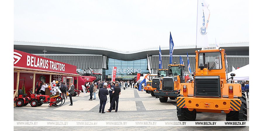 Легенды полей и горячие новинки. Какие достижения белорусского машиностроения представлены на "Белагро"