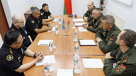 Беларусь и Казахстан обсудили перспективные направления военного сотрудничества