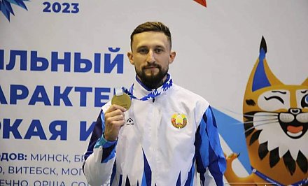 Золотая медаль турнира по тяжелой атлетике II Игр стран СНГ в весовой категории до 61 кг у белоруса Геннадия Лаптева
