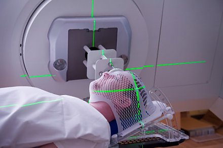 Уникальное оборудование для лечения опухолей головного мозга без операций появилось в РНПЦ онкологии