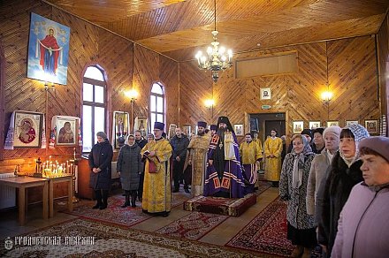 В день памяти благоверного великого князя Александра Невского состоялась Божественная литургия в храме г.п. Вороново