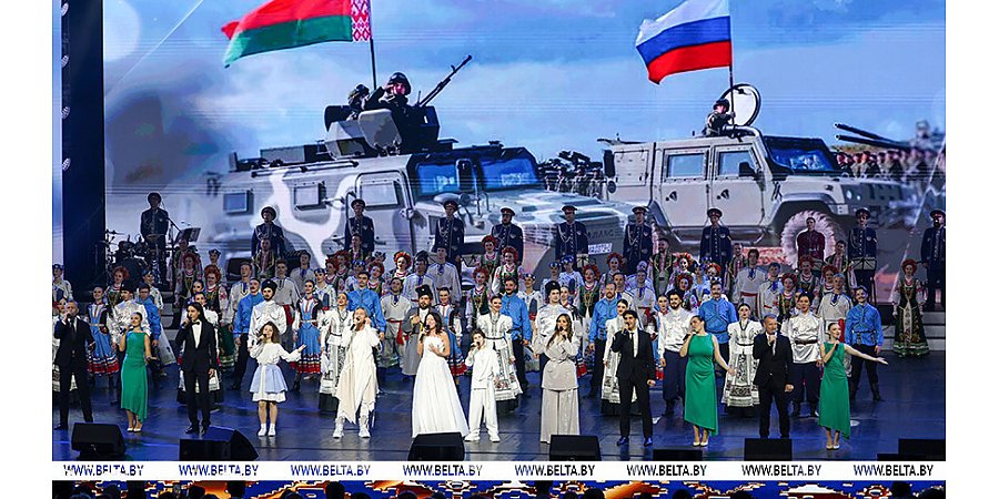 Ярко, душевно и в атмосфере дружбы. Праздничный концерт ко Дню единения народов Беларуси и России прошел в Минске