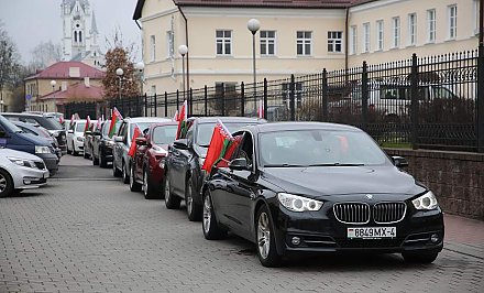Память о Хатыни: долг живых перед погибшими. В Гродно состоялся митинг и стартовал автопробег по случаю годовщины Хатынской трагедии