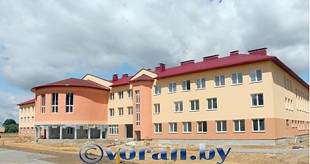 В первый класс — в новую школу