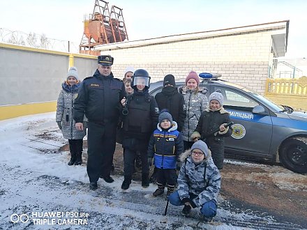 В рамках акции «Наши дети» радунские пятиклассники побывали с экскурсией в Вороновском отделе Департамента охраны МВД